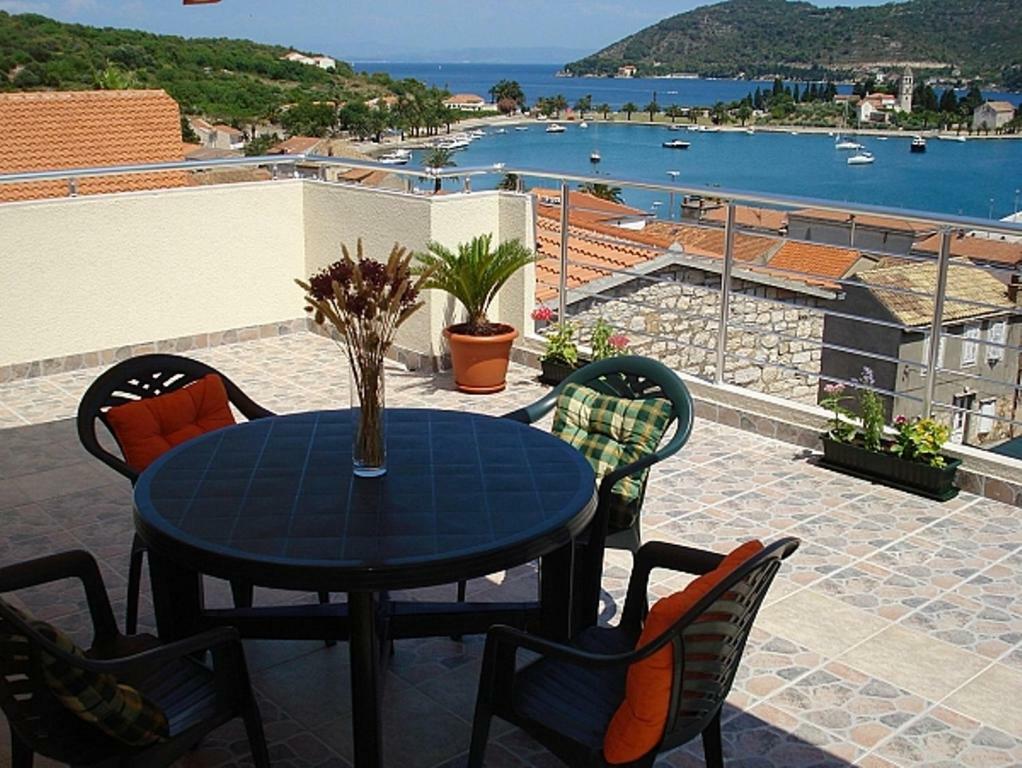 Apartment II Radisic Beautiful View Vis Exteriér fotografie